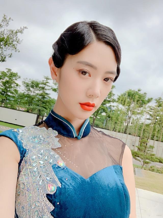 313网主播 雨伞下的声音